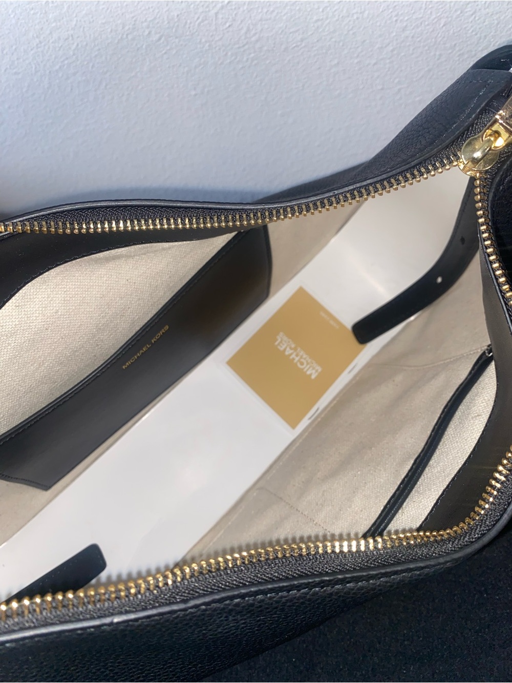 Michael Kors Black Pebbled Leather Purse with Gold Logo Charm - Picture 3 of 8